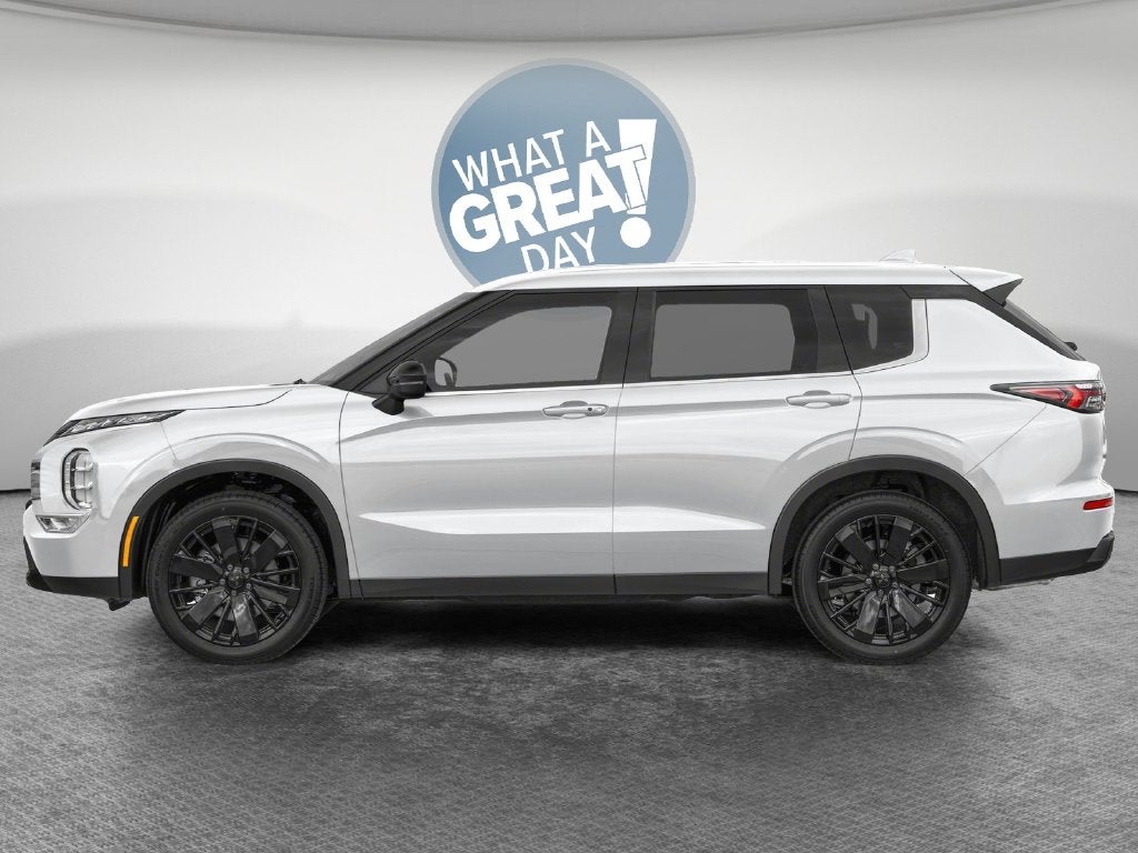 2027 Mitsubishi Outlander LE