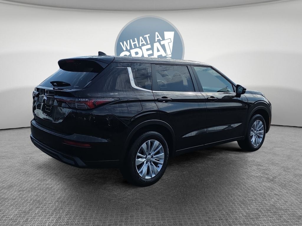 2026 Mitsubishi Outlander ES