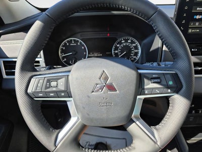 2025 Mitsubishi Outlander Base