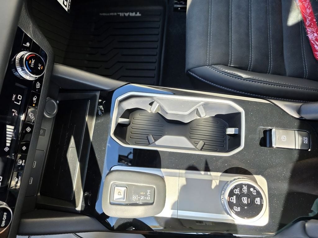 2025 Mitsubishi Outlander Base