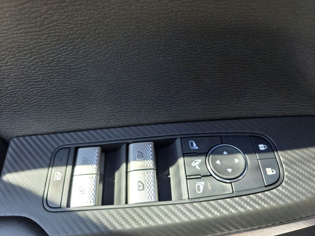 2025 Mitsubishi Outlander Base