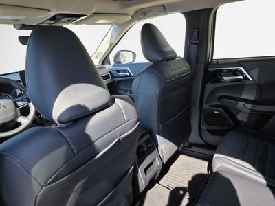 2025 Mitsubishi Outlander Base