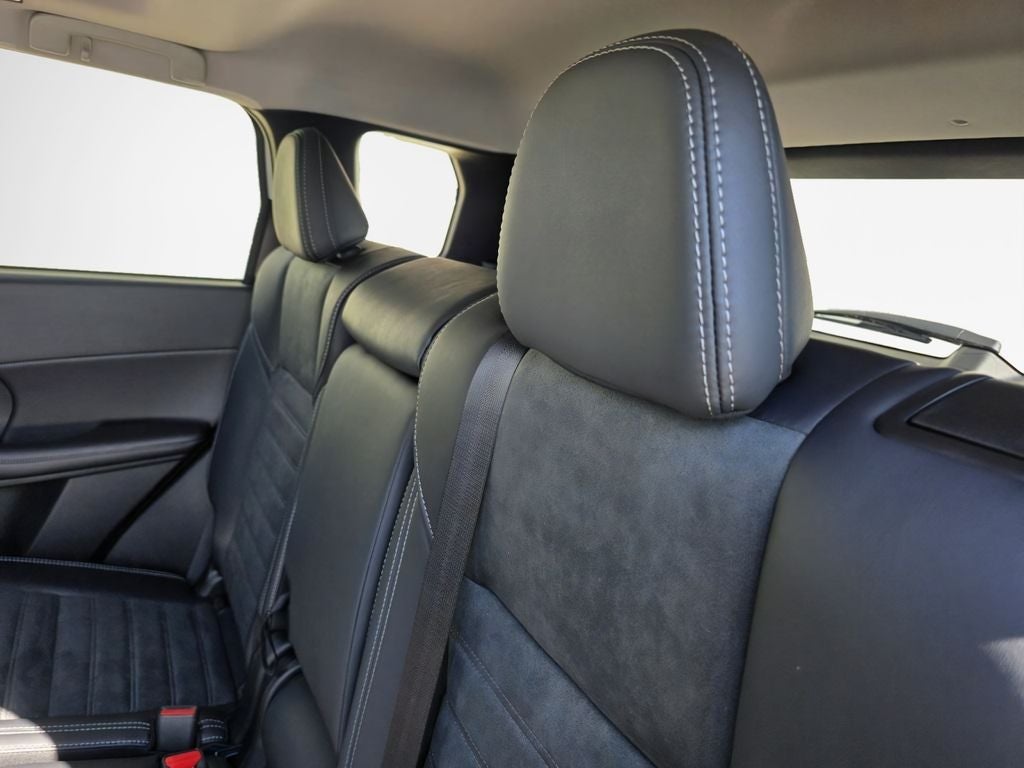 2025 Mitsubishi Outlander Base