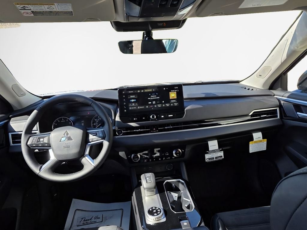 2025 Mitsubishi Outlander Base