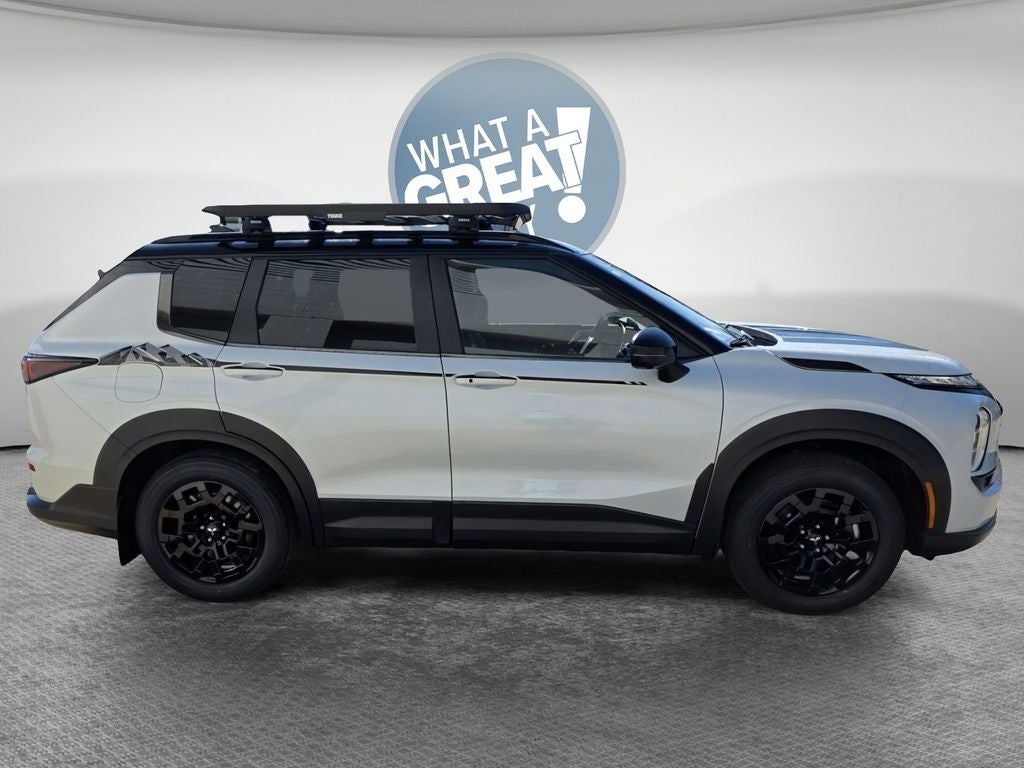 2025 Mitsubishi Outlander Base