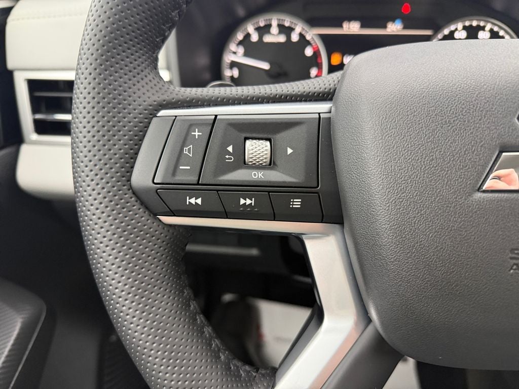 2026 Mitsubishi Outlander Base