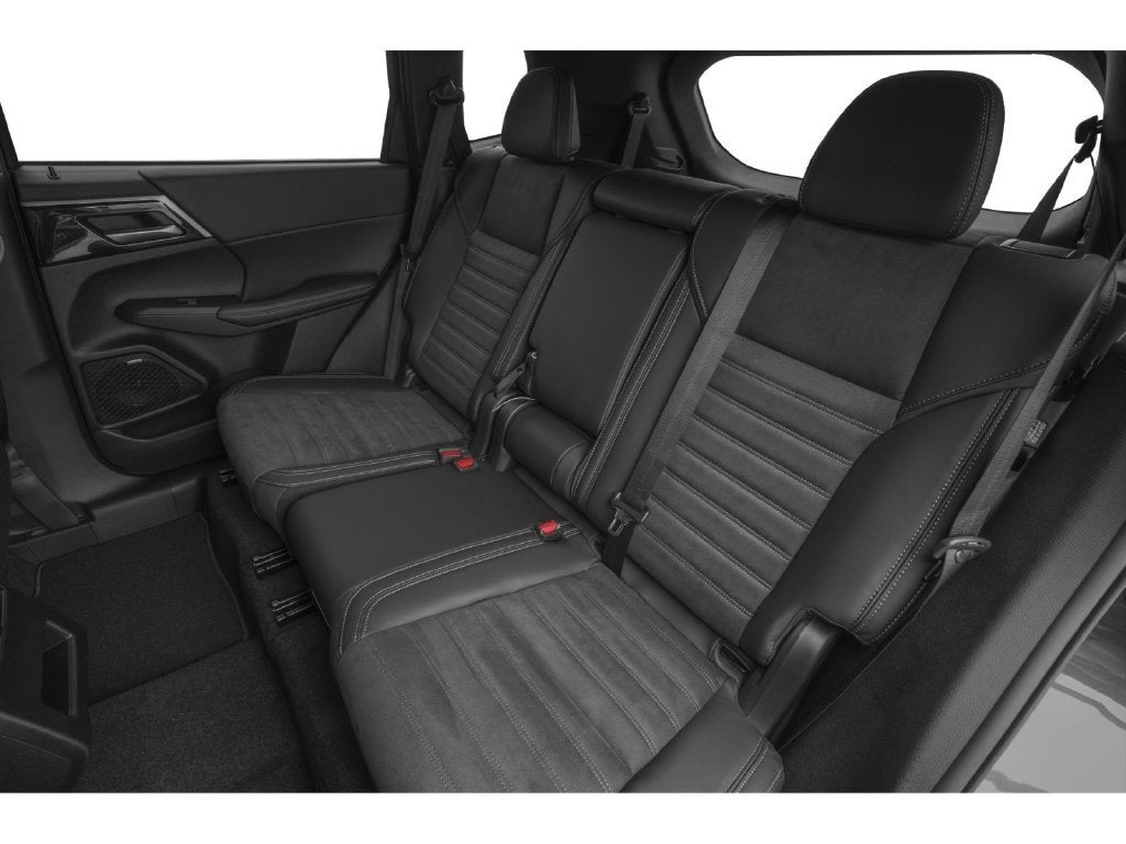 2027 Mitsubishi Outlander LE