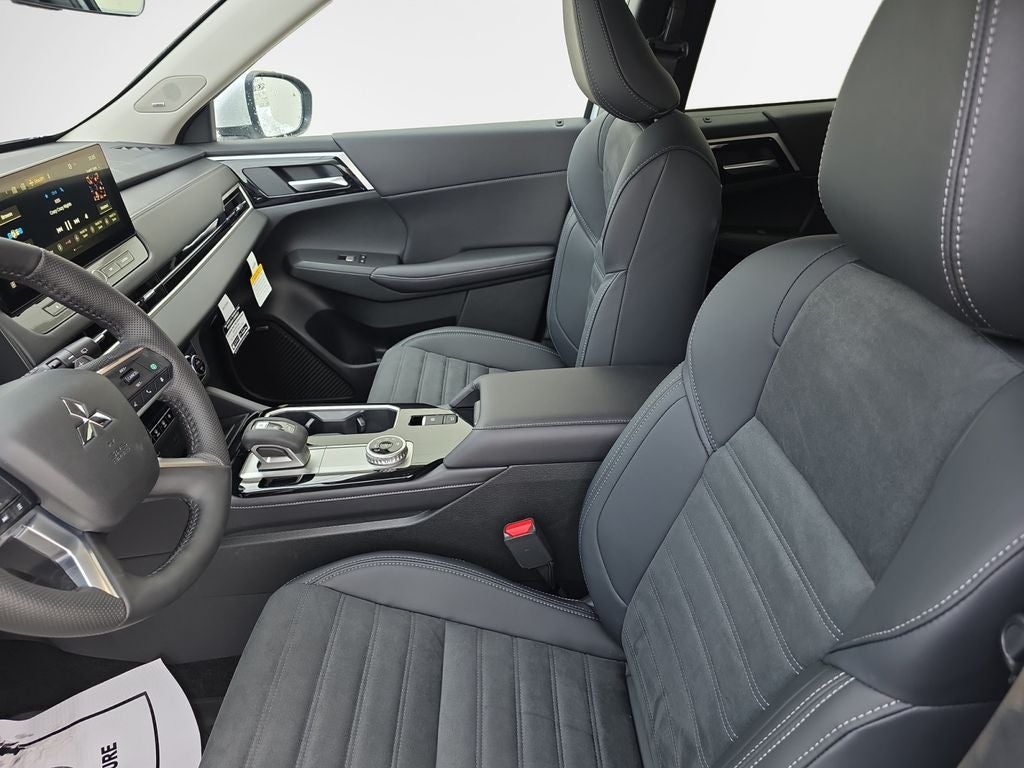 2026 Mitsubishi Outlander Base
