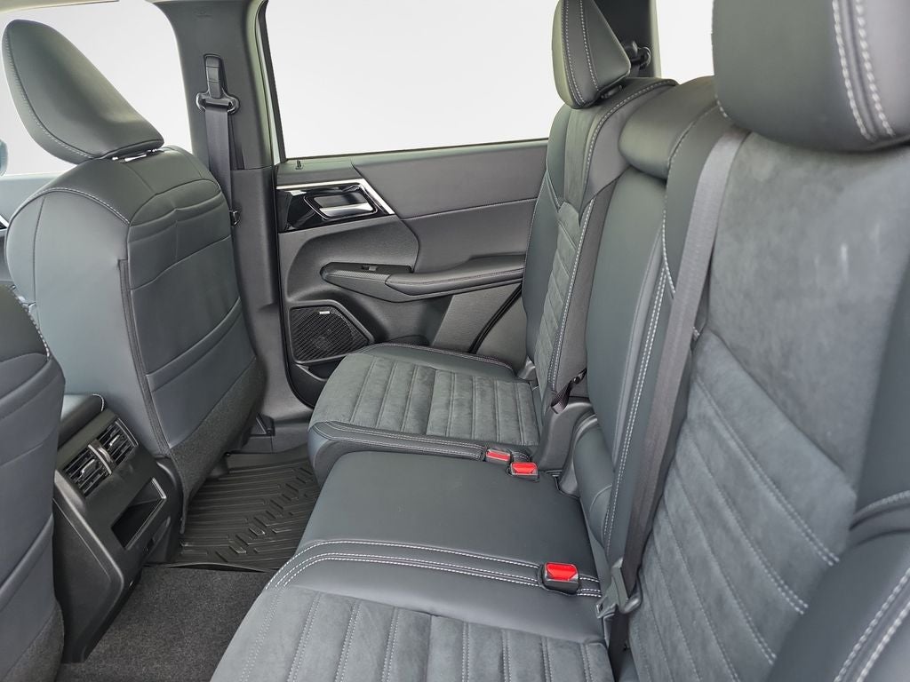 2026 Mitsubishi Outlander Base
