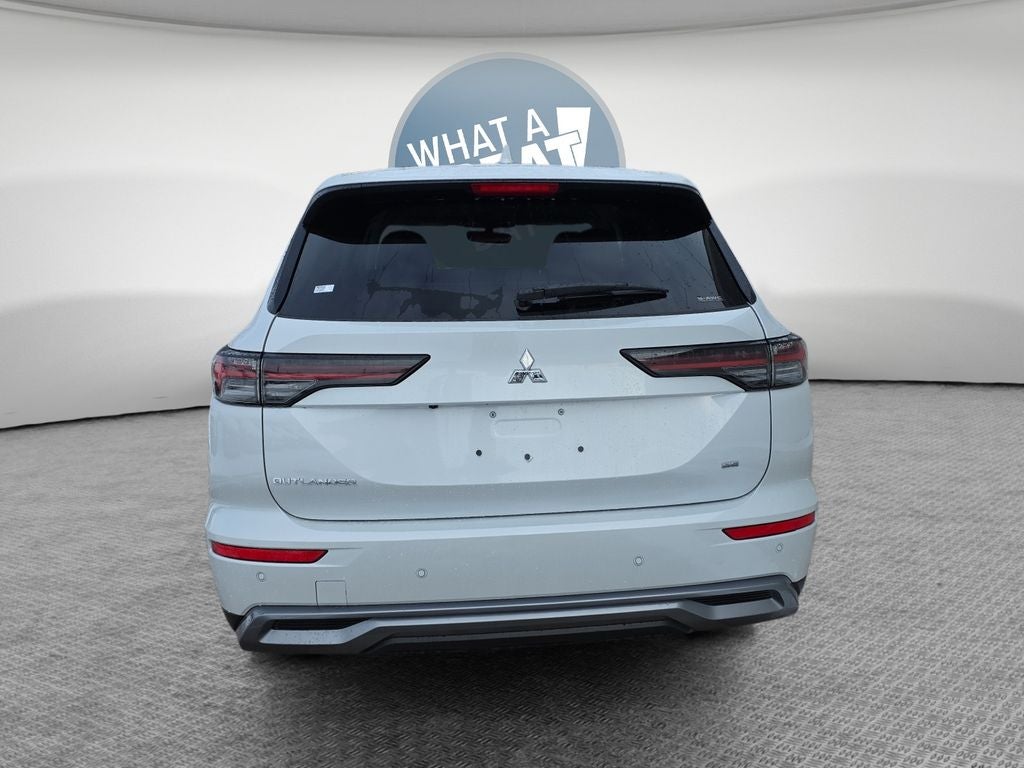 2026 Mitsubishi Outlander Base