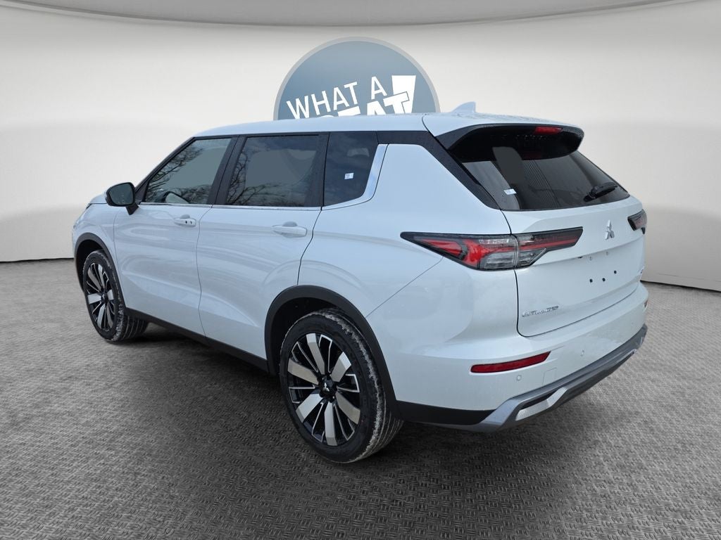 2026 Mitsubishi Outlander Base