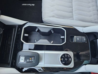 2025 Mitsubishi Outlander Base