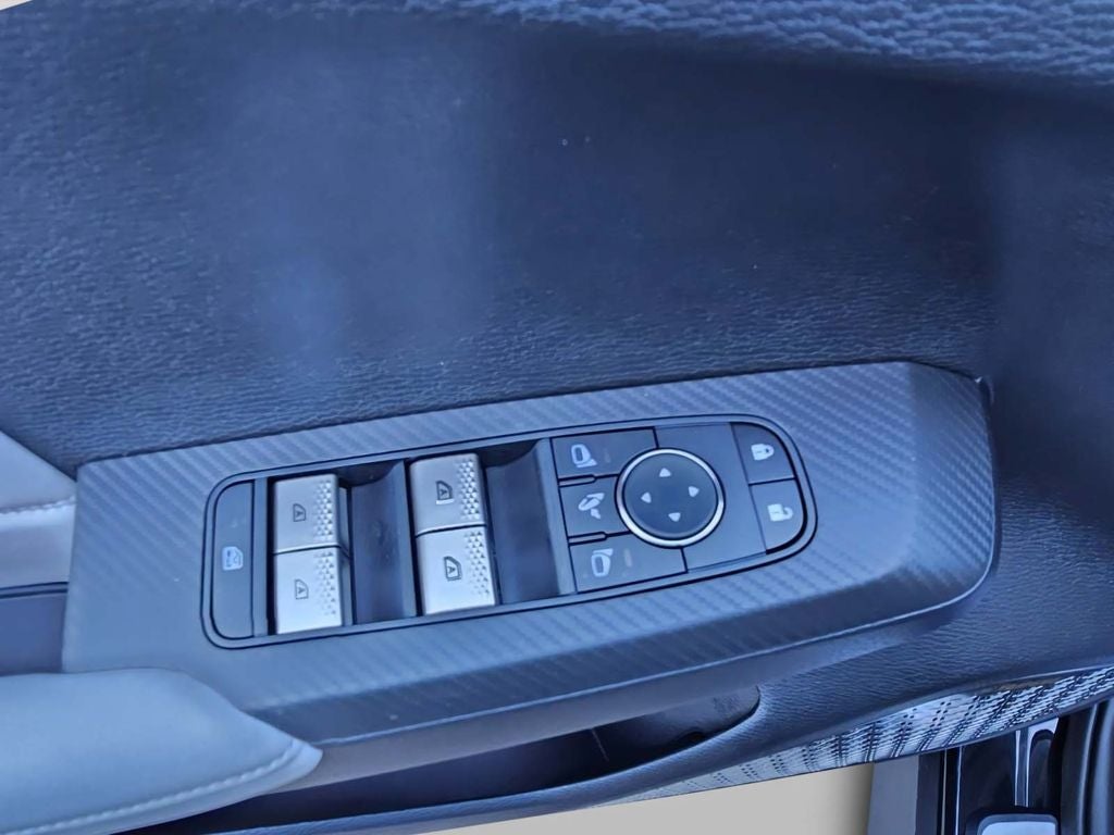 2025 Mitsubishi Outlander Base