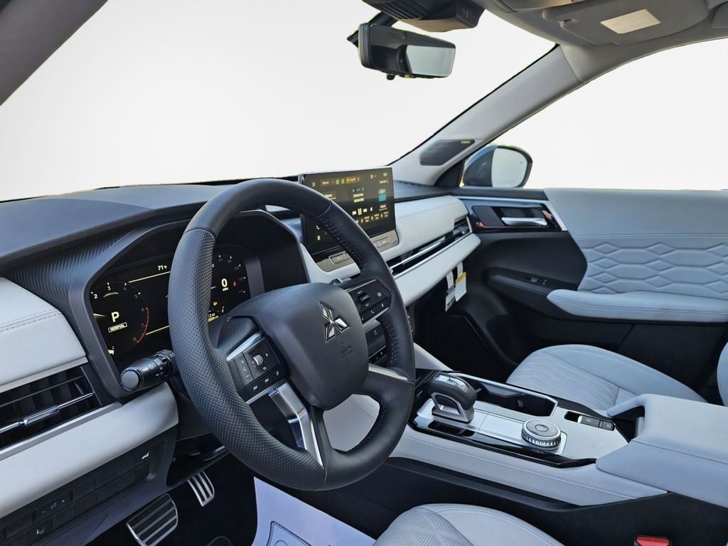 2025 Mitsubishi Outlander Base