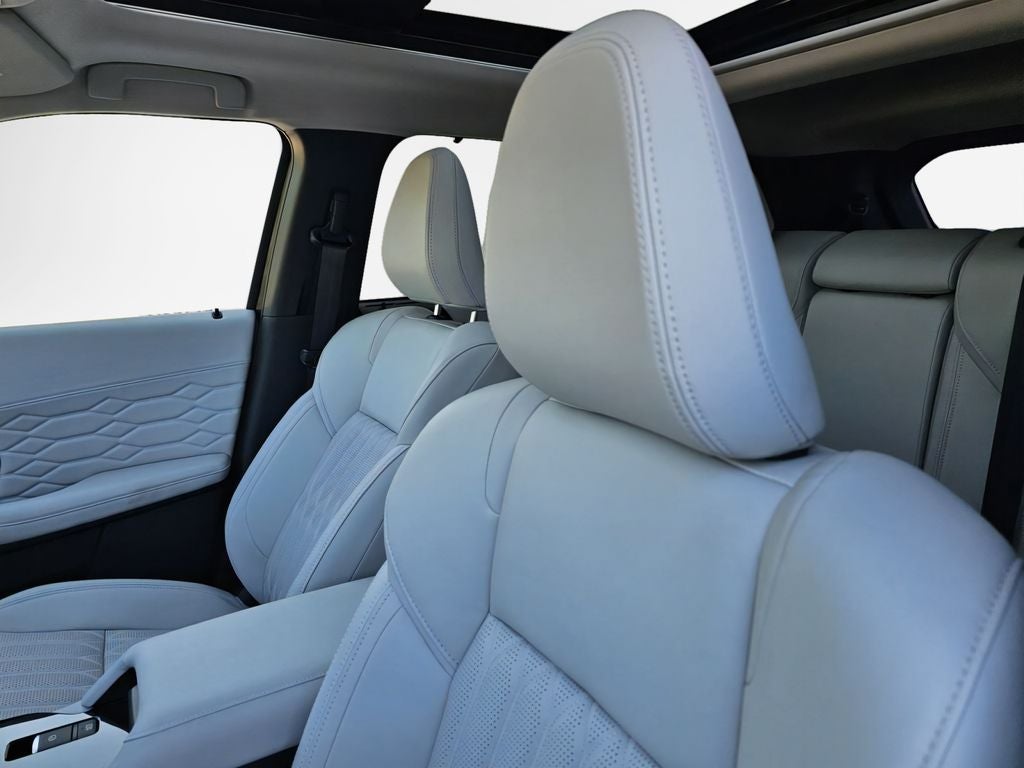 2025 Mitsubishi Outlander Base