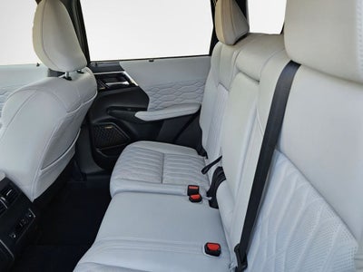 2025 Mitsubishi Outlander Base