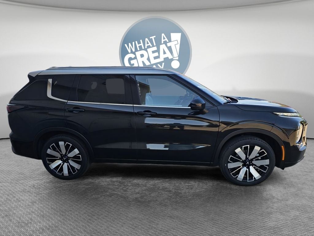2025 Mitsubishi Outlander Base