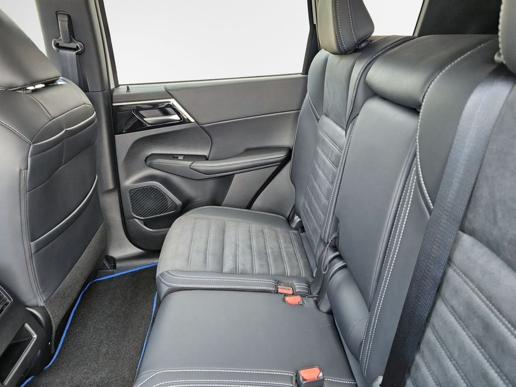 2025 Mitsubishi Outlander PHEV Base