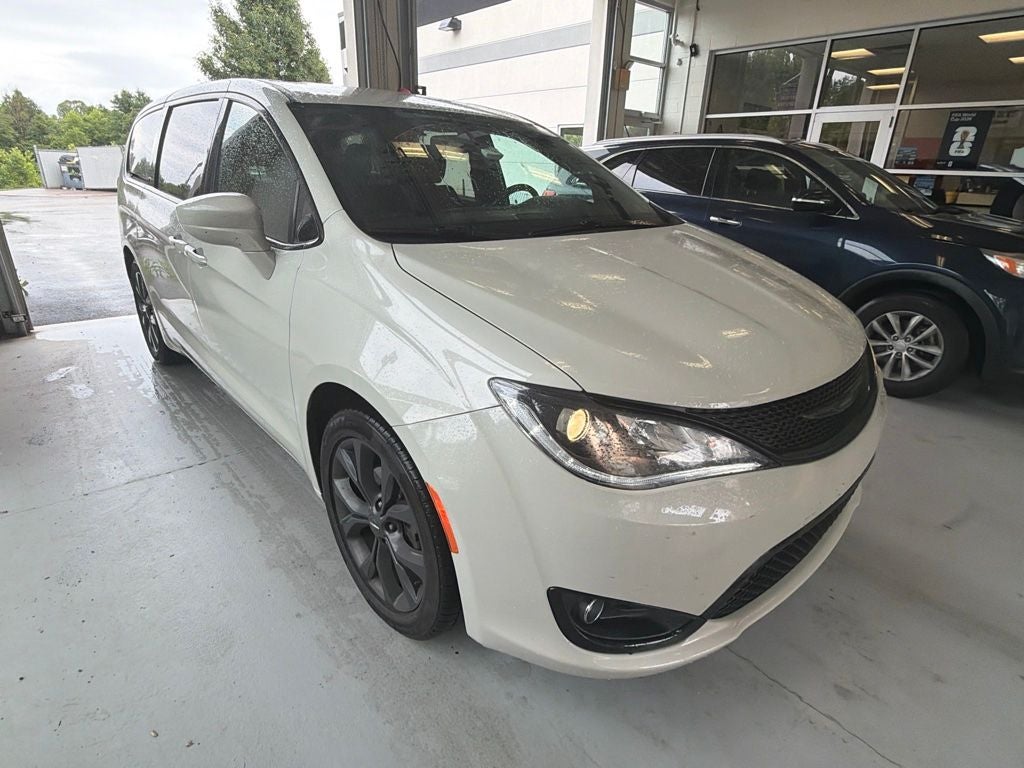 2020 Chrysler Pacifica Touring