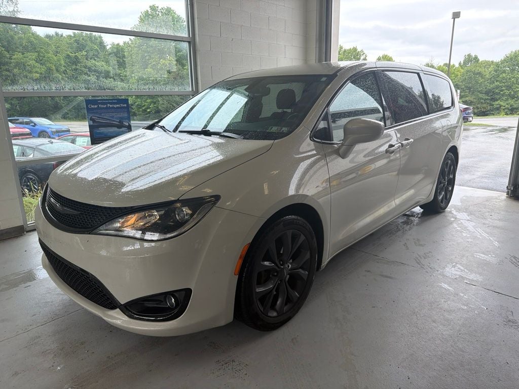 2020 Chrysler Pacifica Touring