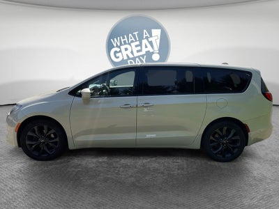 2020 Chrysler Pacifica Touring
