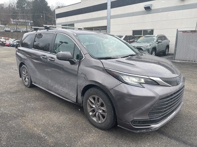 2021 Toyota Sienna LE 8 Passenger