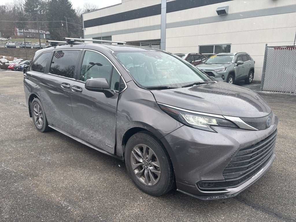 2021 Toyota Sienna LE 8 Passenger