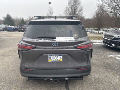 2021 Toyota Sienna LE 8 Passenger