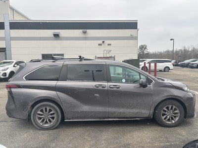 2021 Toyota Sienna LE 8 Passenger