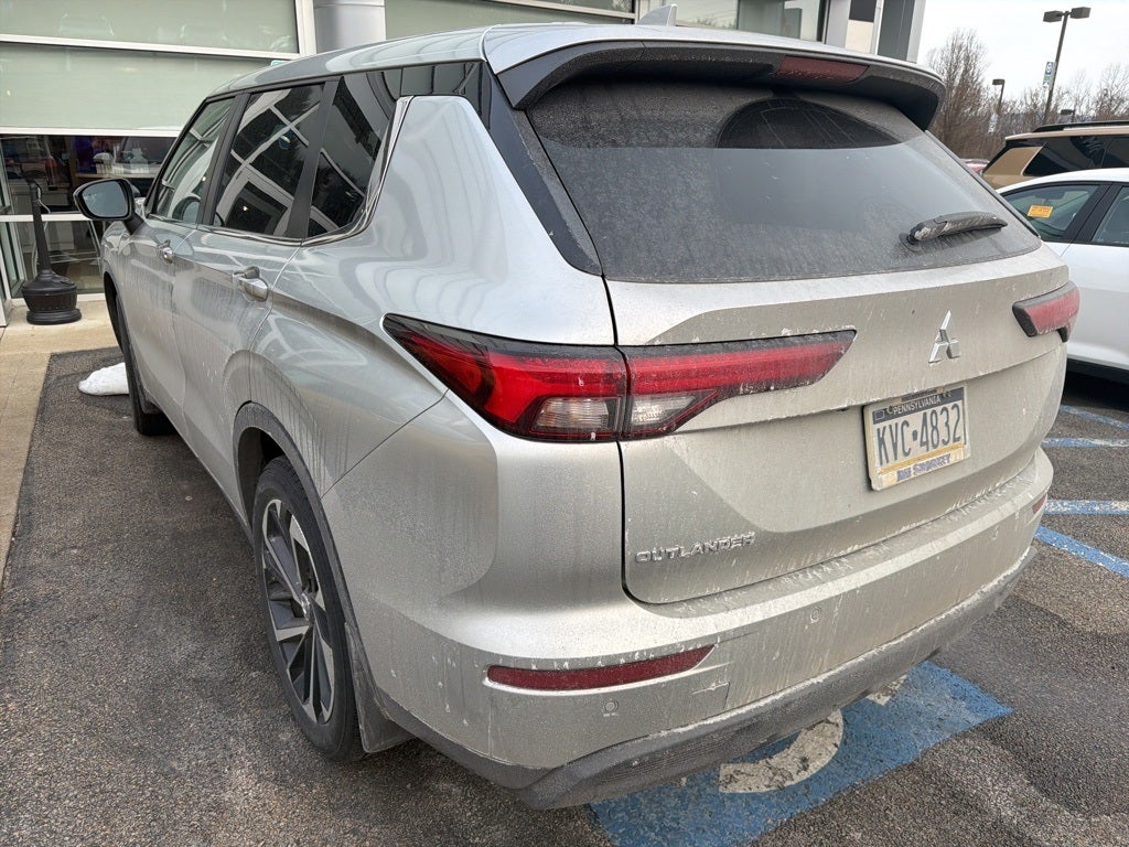 2022 Mitsubishi Outlander ES