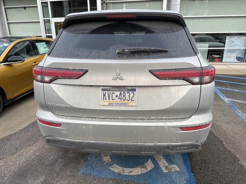 2022 Mitsubishi Outlander ES