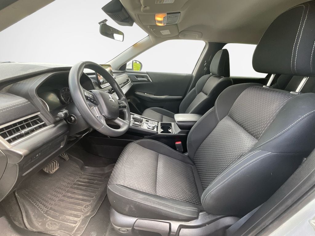 2022 Mitsubishi Outlander ES