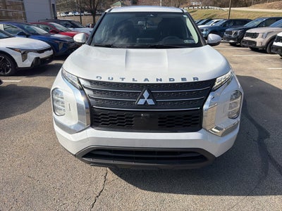 2022 Mitsubishi Outlander ES