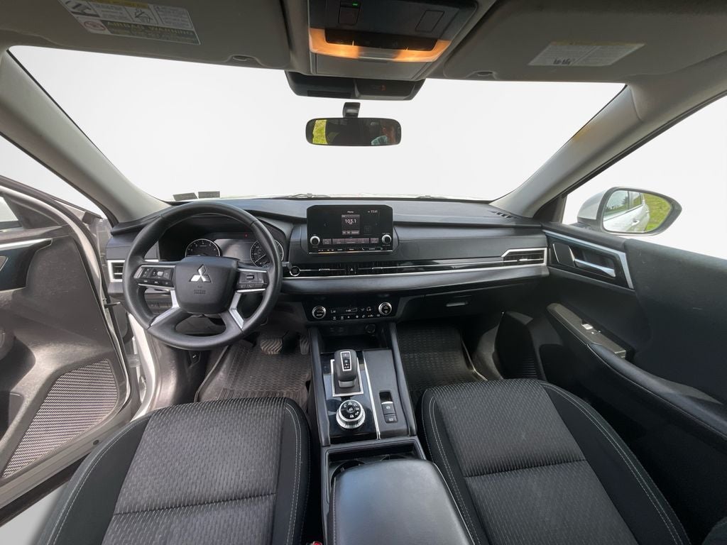 2022 Mitsubishi Outlander ES