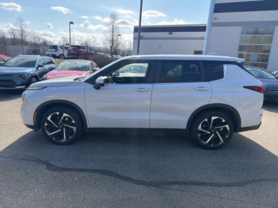 2022 Mitsubishi Outlander ES