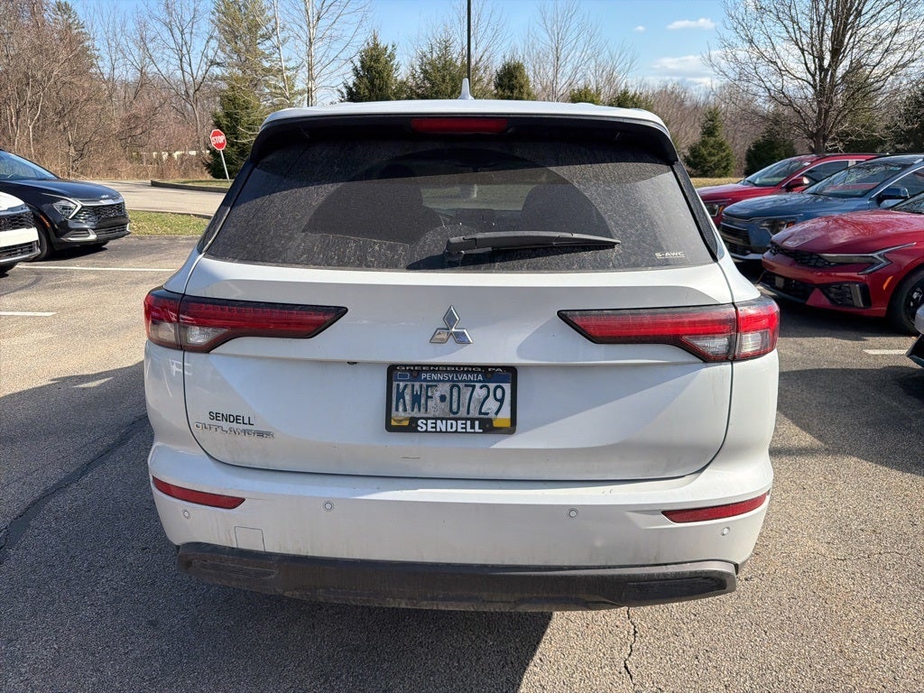 2022 Mitsubishi Outlander ES