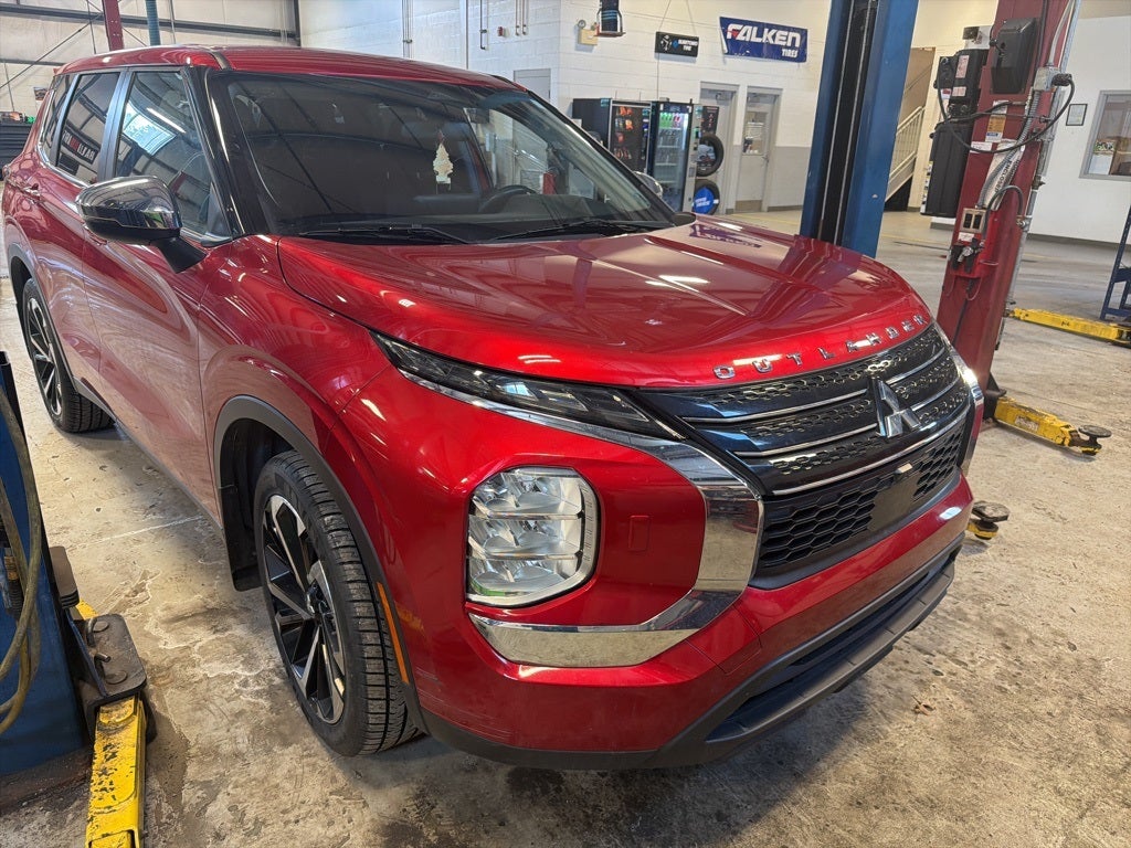 2022 Mitsubishi Outlander ES