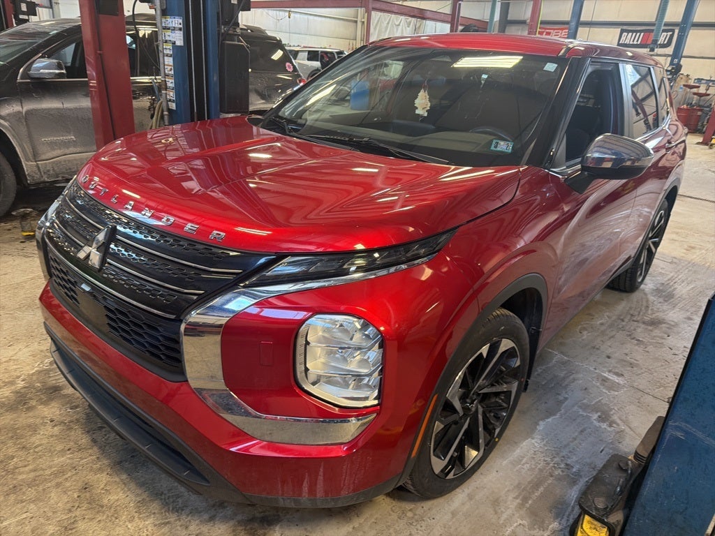 2022 Mitsubishi Outlander ES