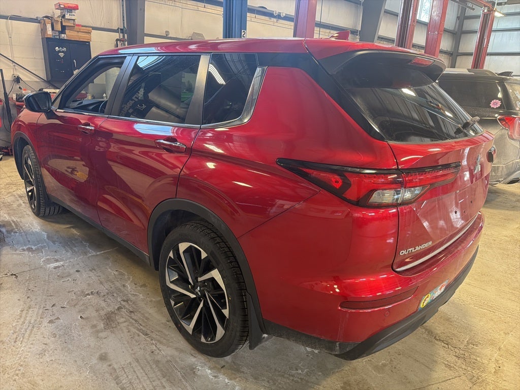 2022 Mitsubishi Outlander ES