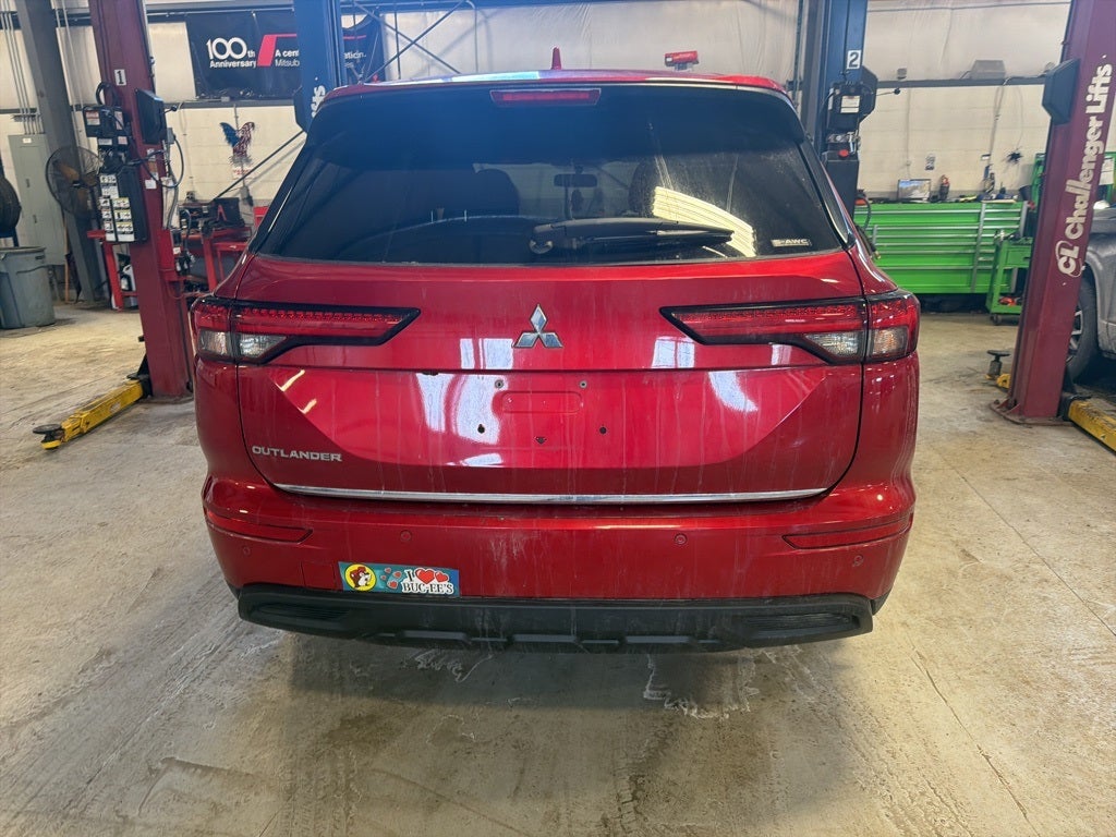 2022 Mitsubishi Outlander ES