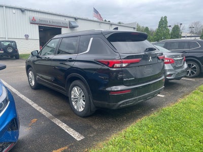 2022 Mitsubishi Outlander ES