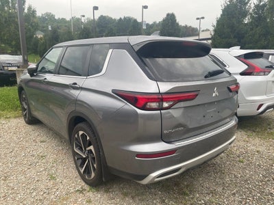 2023 Mitsubishi Outlander SE