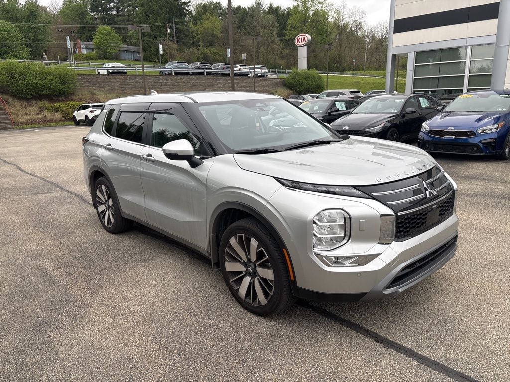 2025 Mitsubishi Outlander Base