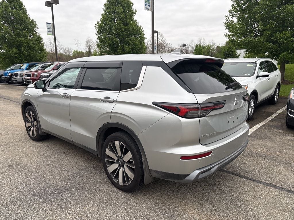 2025 Mitsubishi Outlander Base