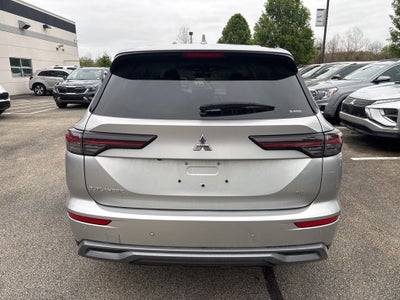 2025 Mitsubishi Outlander Base
