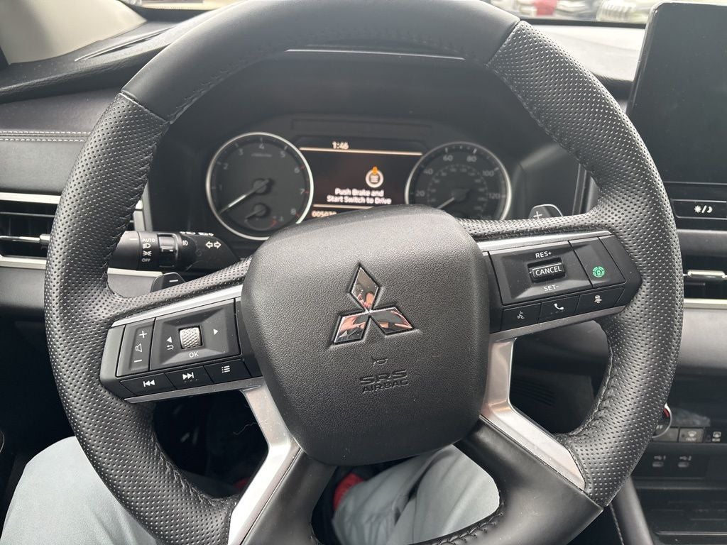 2025 Mitsubishi Outlander Base