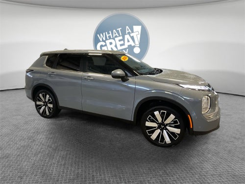 2025 Mitsubishi Outlander Base