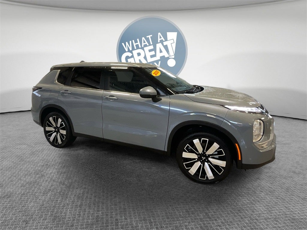 2025 Mitsubishi Outlander Base