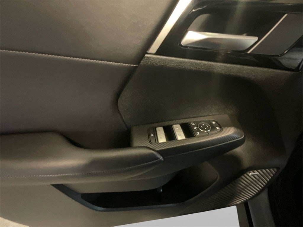 2025 Mitsubishi Outlander Base