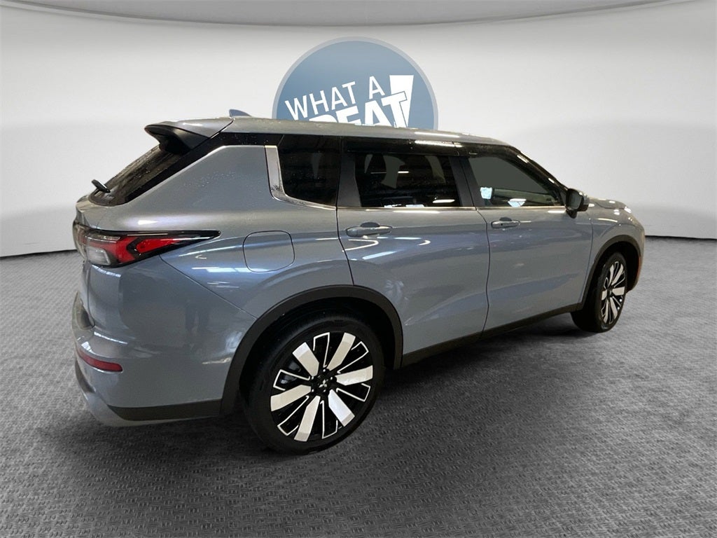 2025 Mitsubishi Outlander Base